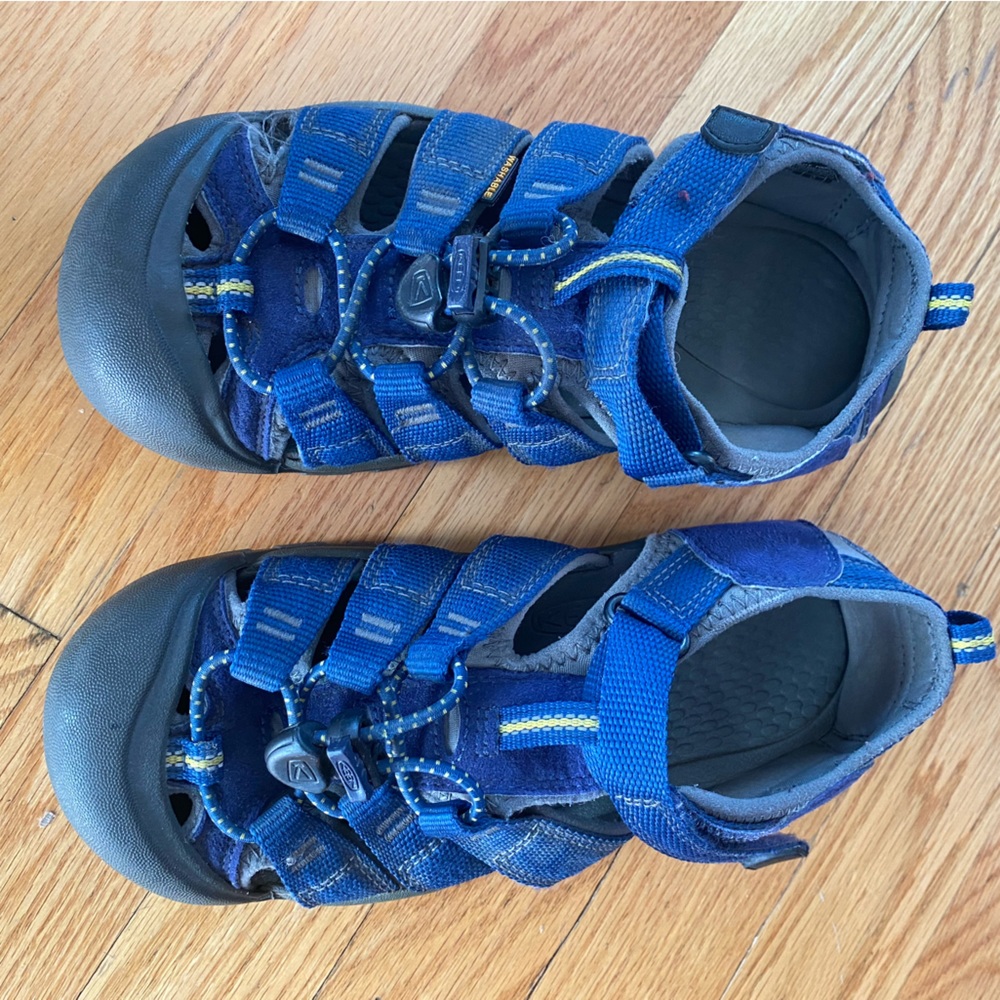 Keens Boys Size 3